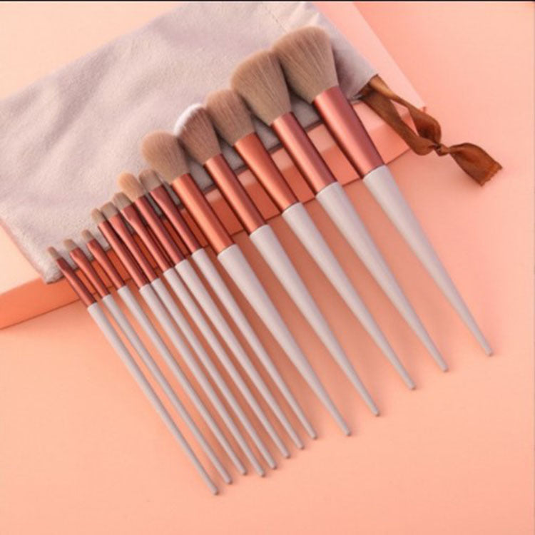 beginner-friendly-makeup-brushes