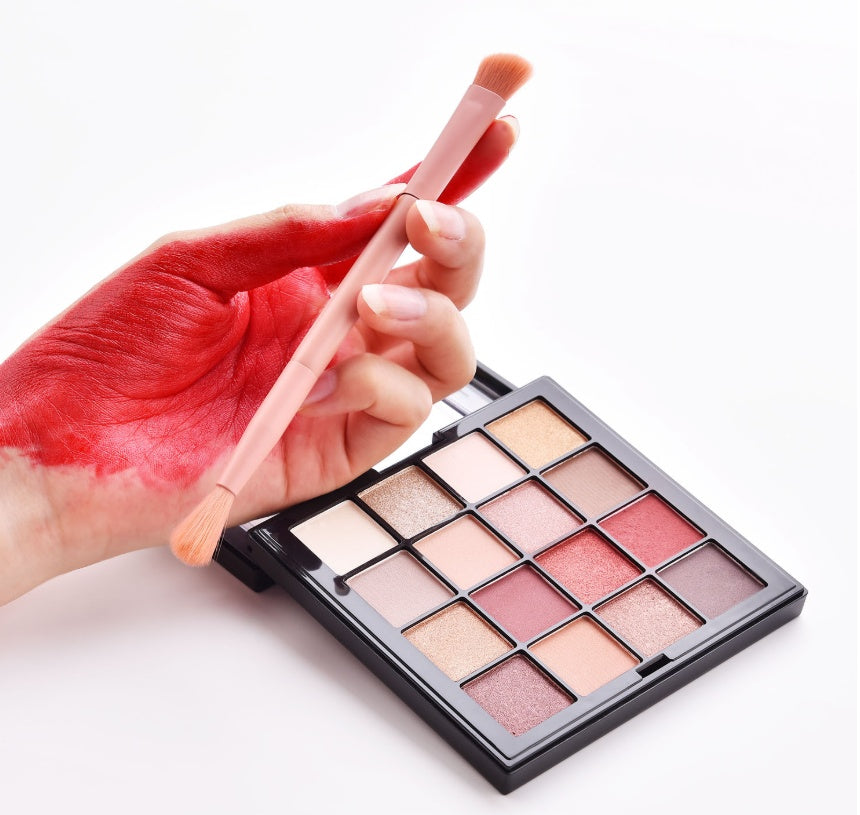 Contour and blending brush for seamless makeup results