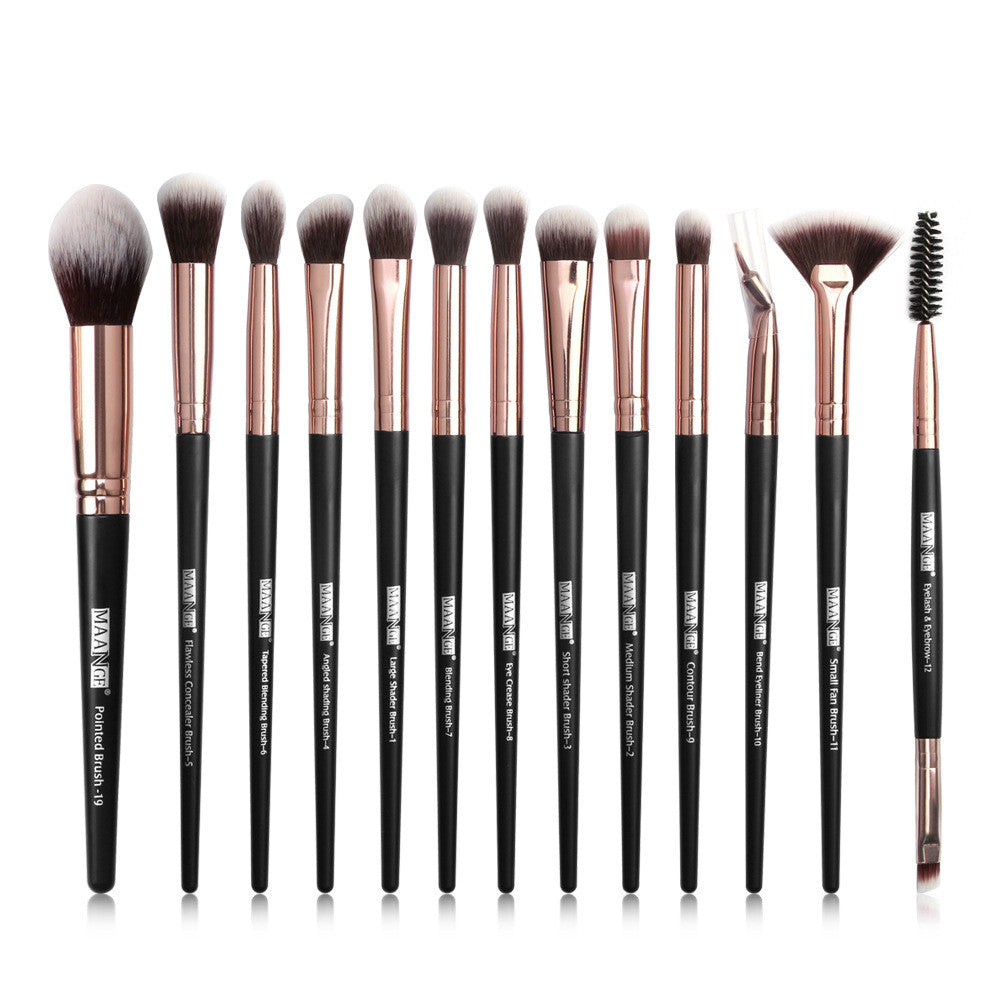 Eye blending brushes for smooth eyeshadow application