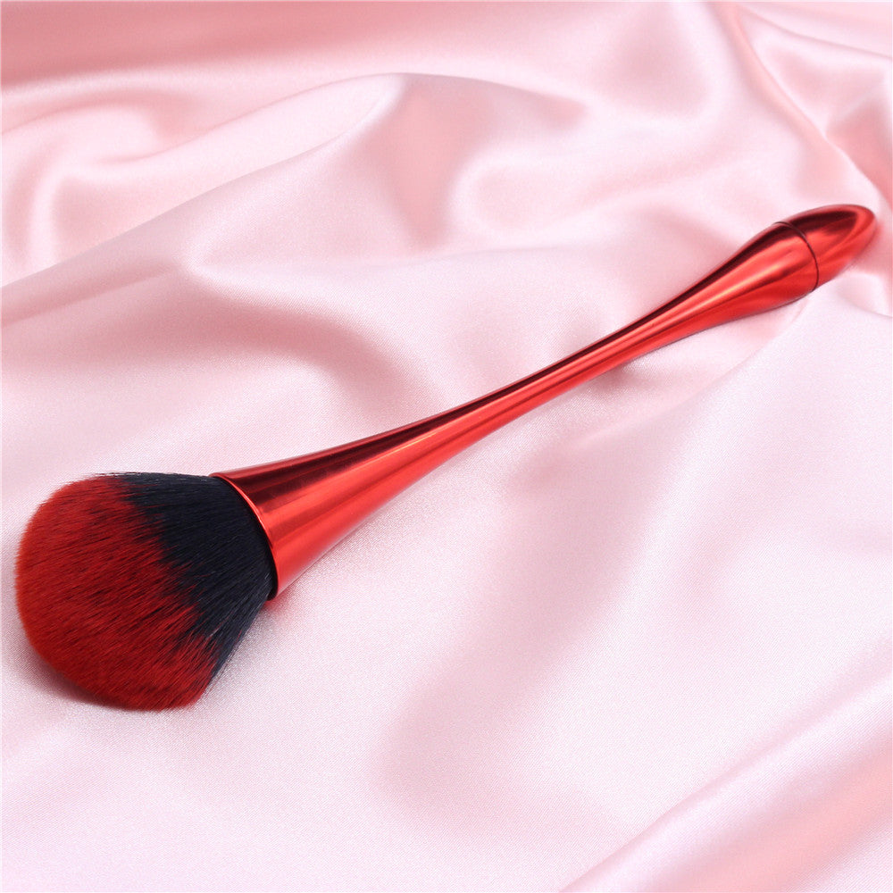 Professional contour brush for precise face sculpting