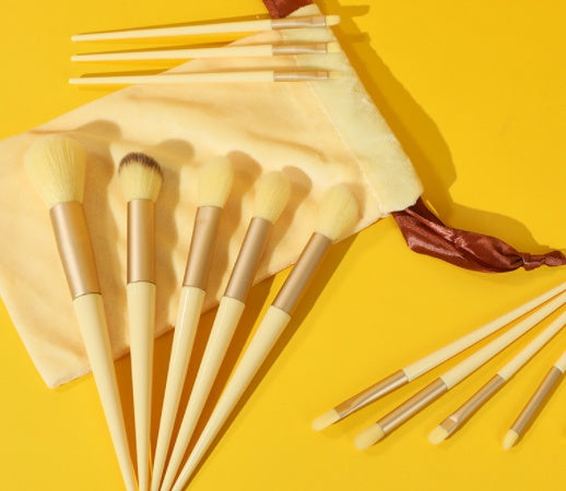Foundation and concealer brushes included in professional makeup brush set
