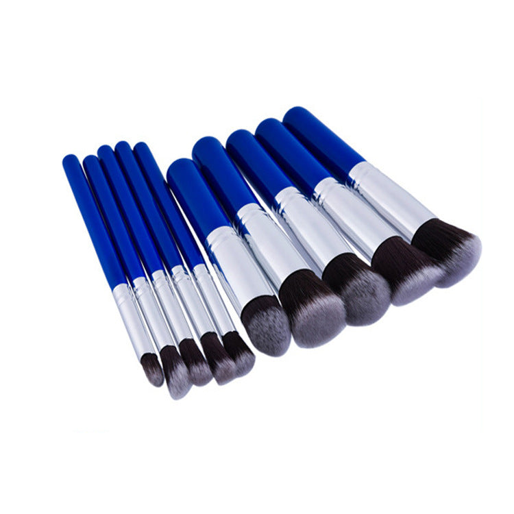 Makeup brushes suitable for foundation and powder application
